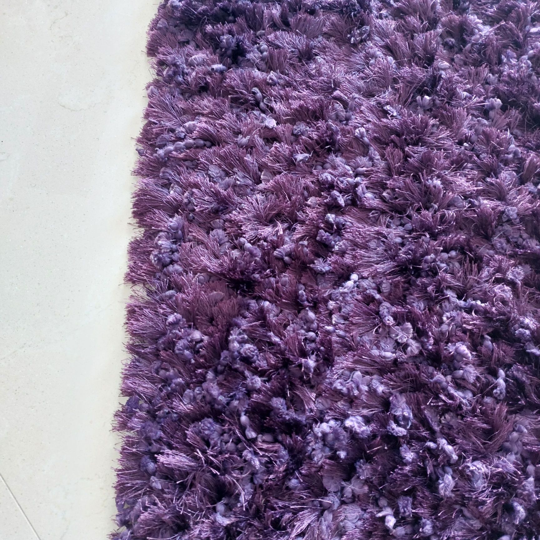Carpete roxa sala