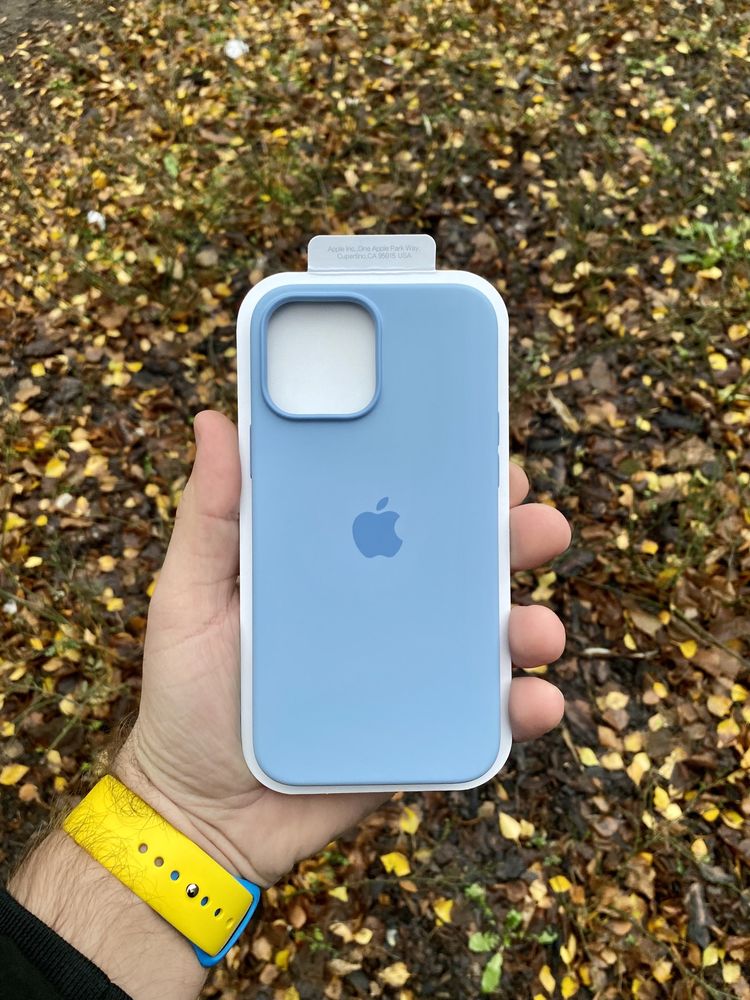 Silikonowe etui z MagSafe do iPhone’a 13 Pro Max.