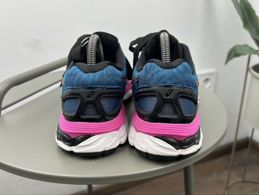 Оригінал! Кросівки Asics Gel Nimbus 38 розмір 02761