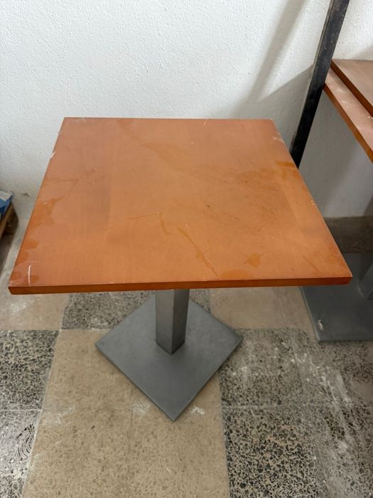 Mesas e cadeiras de cafe