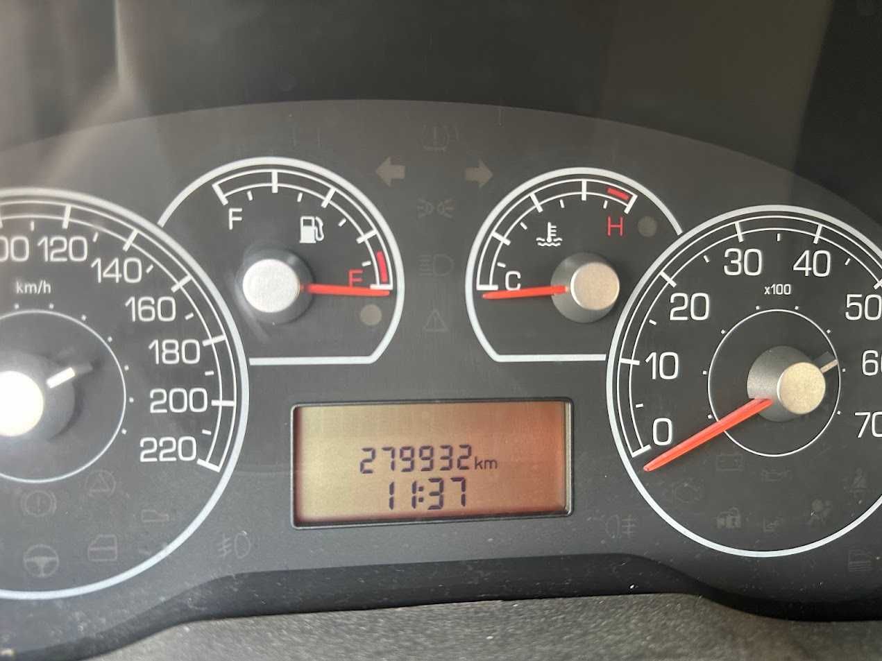 FIAT grand punto GASÓLEO 90 CVS Caixa automática.