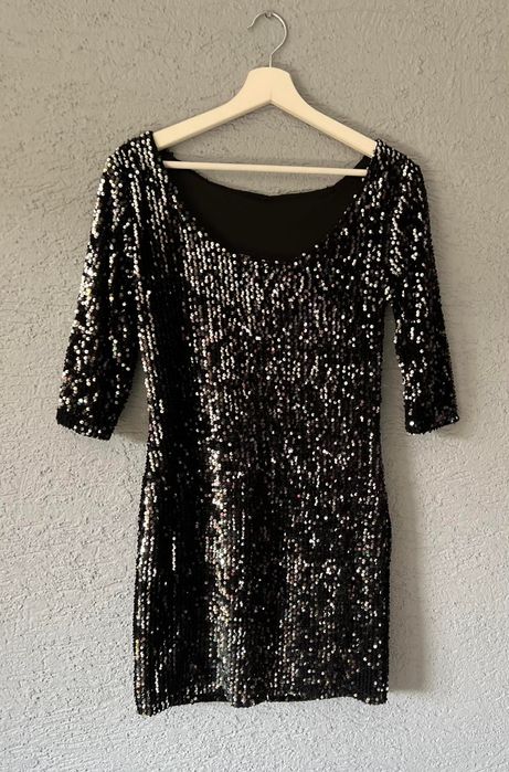 Czarna sukienka z cekinami Esmara by Heidi Klum