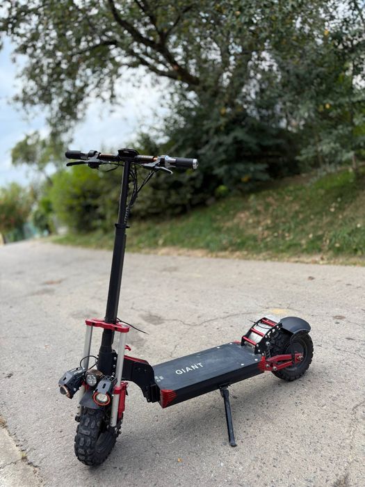 Електросамокат Giant Outlander M11