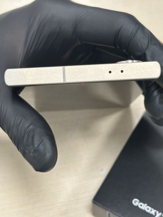 Смартфон Samsung Galaxy S24 Ultra 5G 12/256Gb Titanium Gray Global