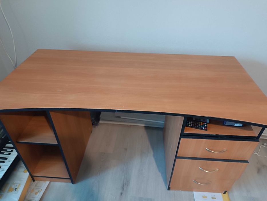 Продам комп'ютерний стіл