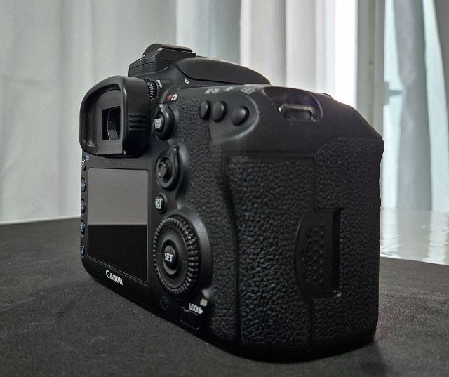 Canon EOS 7D Mark II , Opcional: Uma Lente Tamron 20-40