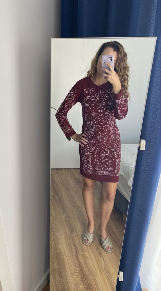 Sukienka z srebrnymi detalami