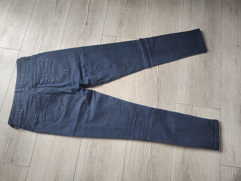 Spodnie jeansowe skinny do kostki r. XS Bershka