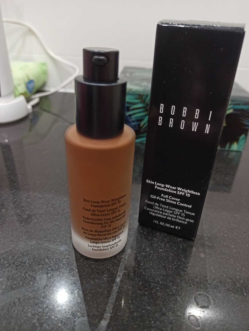 Podkład Bobbi Brown Skin Long-Wear Weightless N -100 Neutral Chestnut