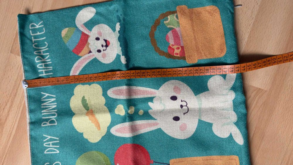 Zestaw czterech ozdobnych wielkanocnych poszewek 45x45