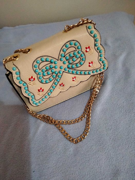 mala nova em couro trabalhada