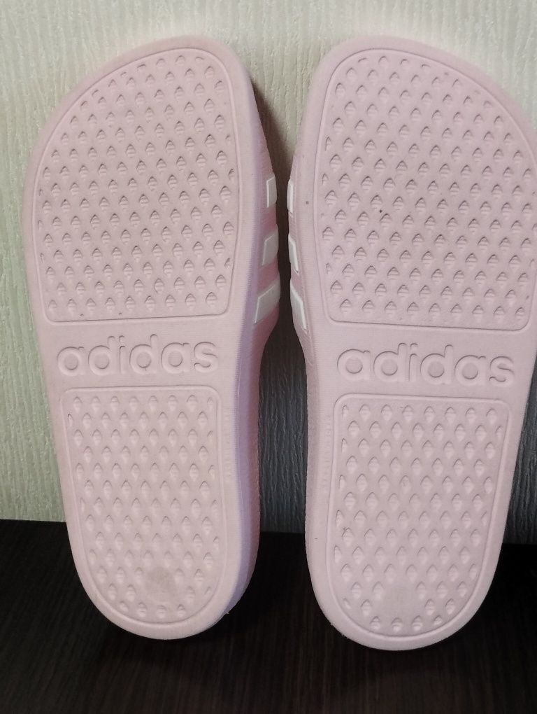 Летние шлепки Adidas