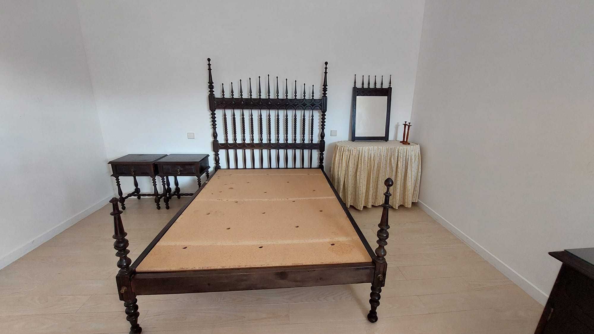 Conjunto de quarto casal  em madeira maciça