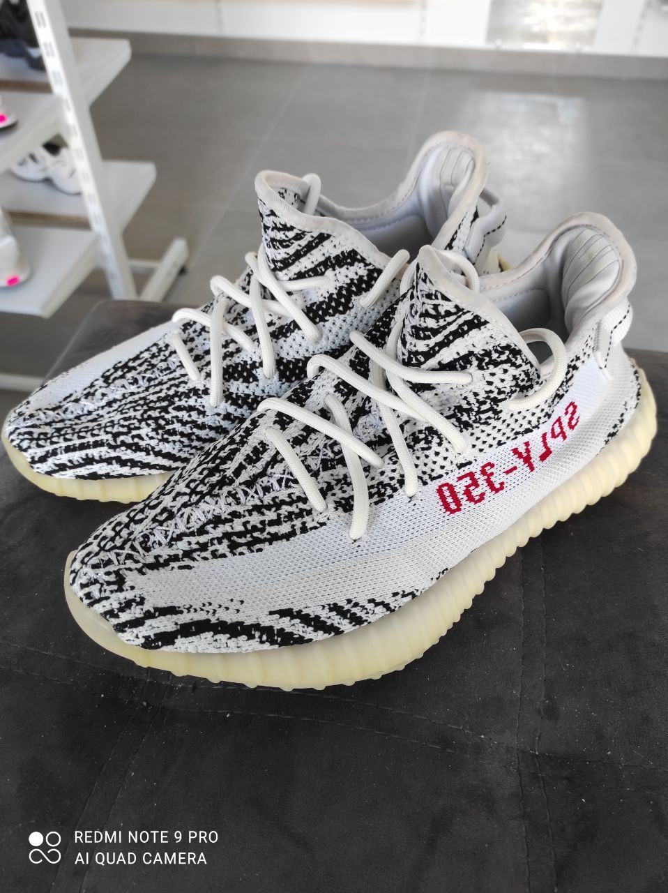 ОРИГІНАЛ 100% Кросівки Adidas Yeezy Boost 350 V2 Zebra - CP9654