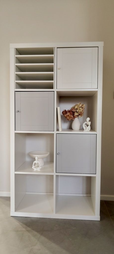 Kallax regał IKEA 2x4 z czterema wkładami
