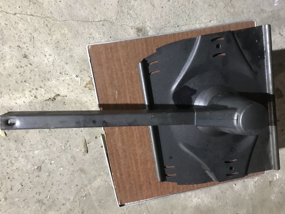 Кронштейн полка держатель для телевизора или микроволновки.