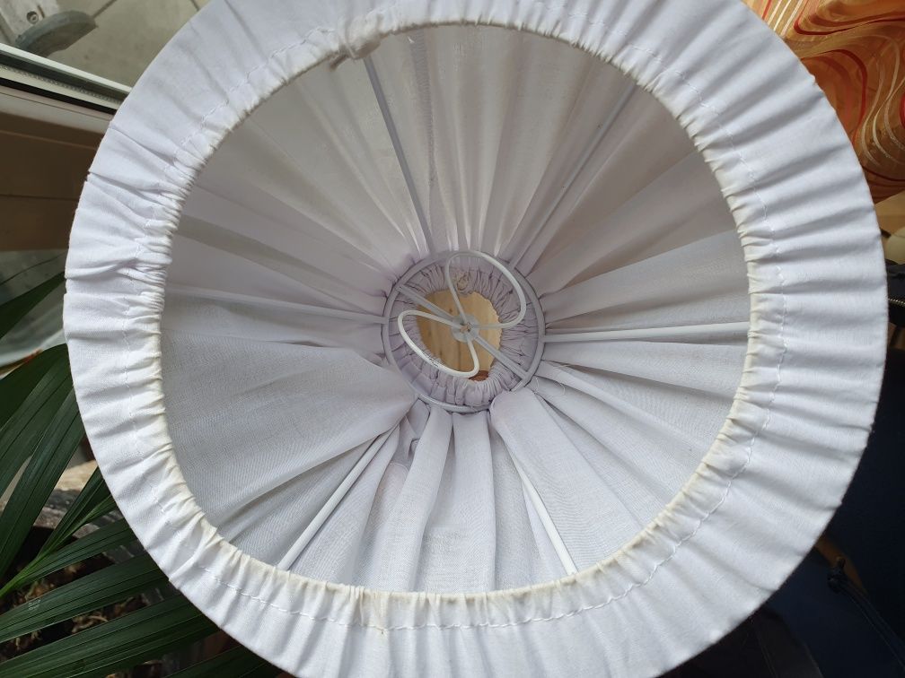 Lampa stołowa porcelanowa albo ceramiczna ecru