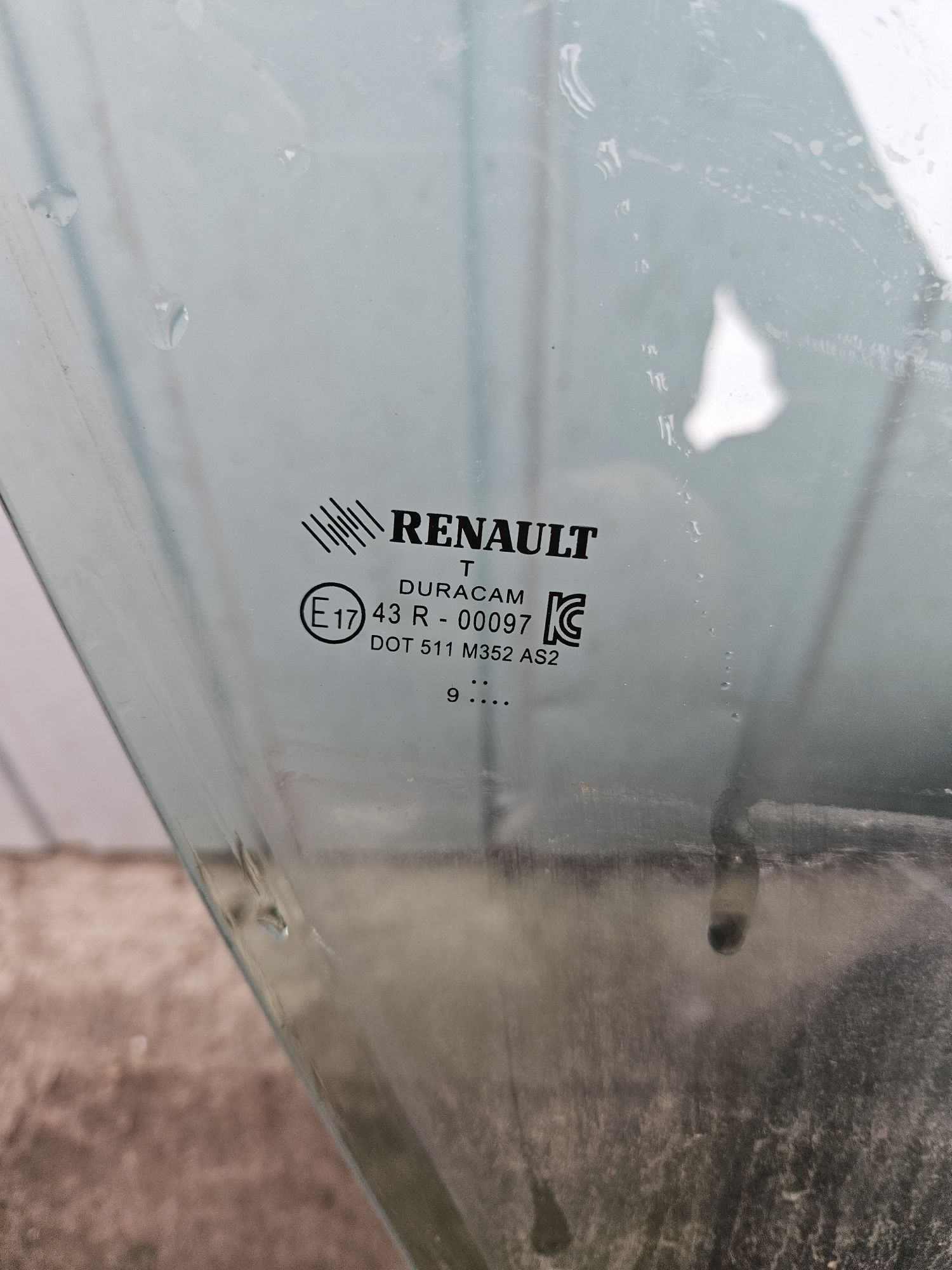 Szyba drzwi prawy przód Renault Clio IV lift