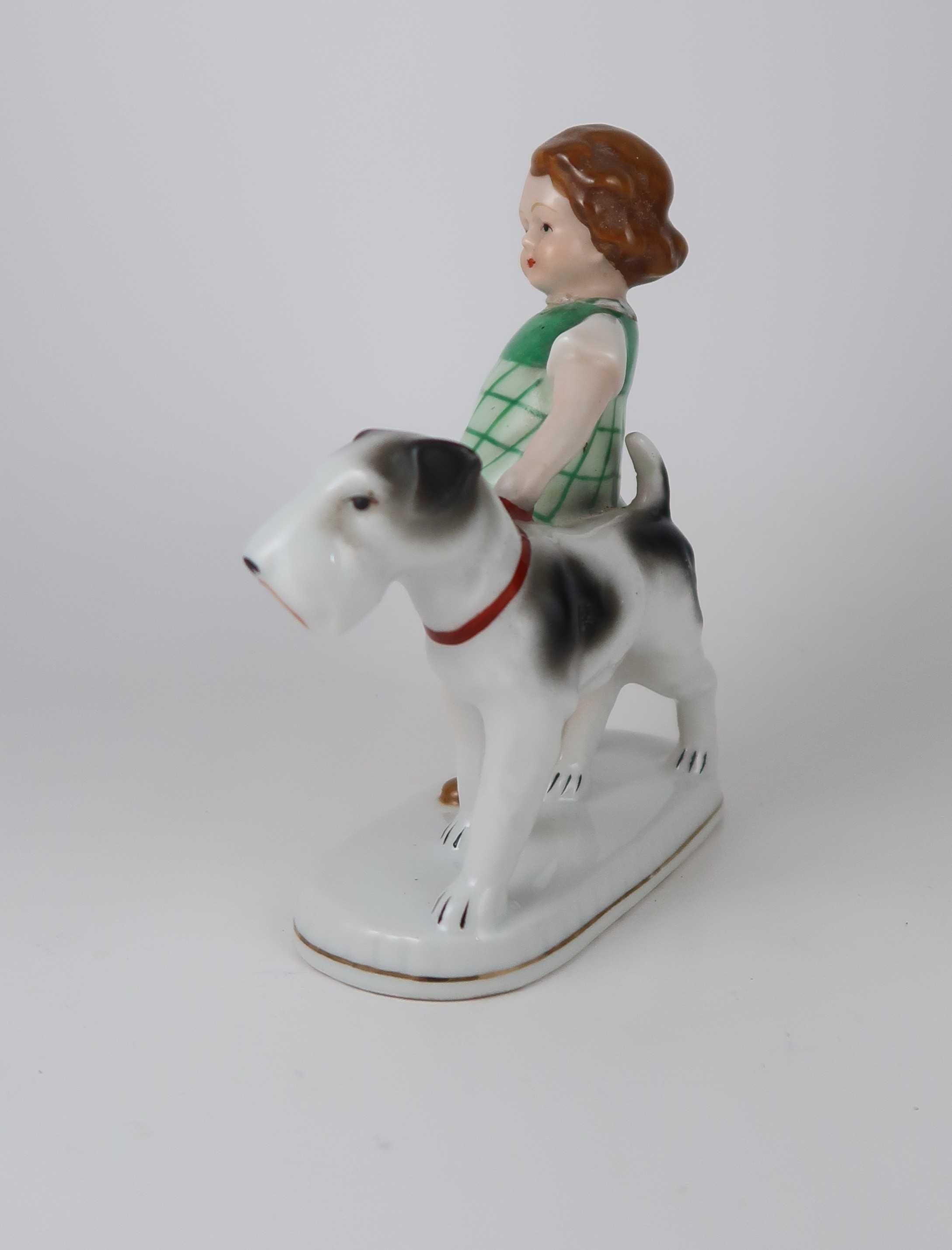 Figura Candal - Menina com cão