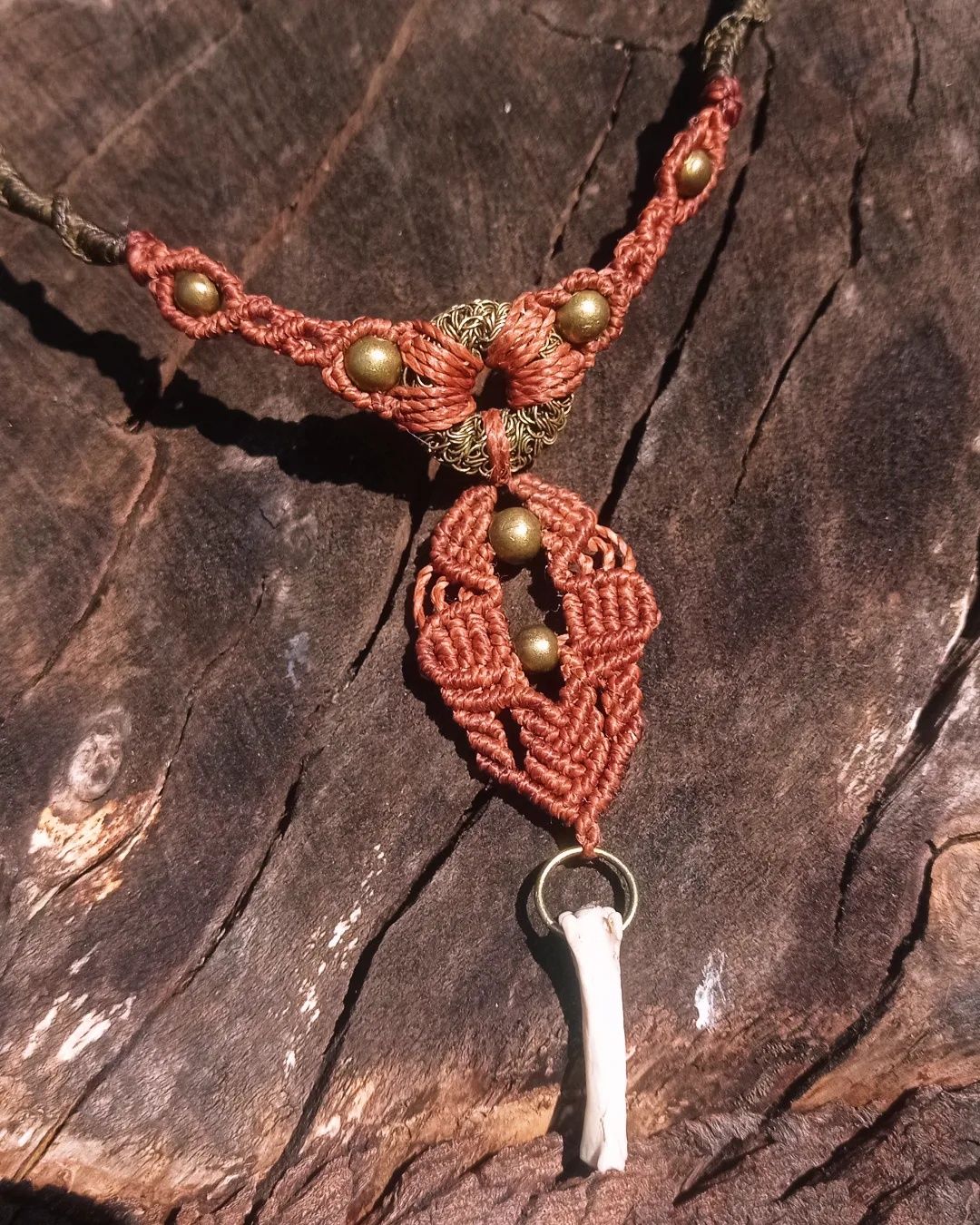 Colar artesanal em macramé