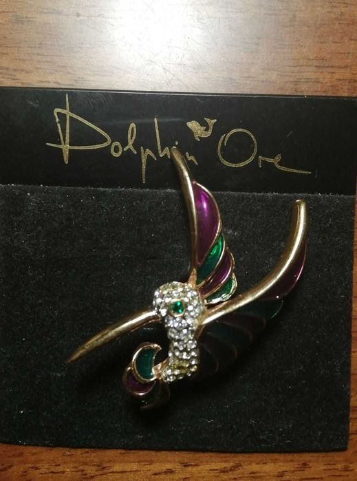 Брошка з позолотою