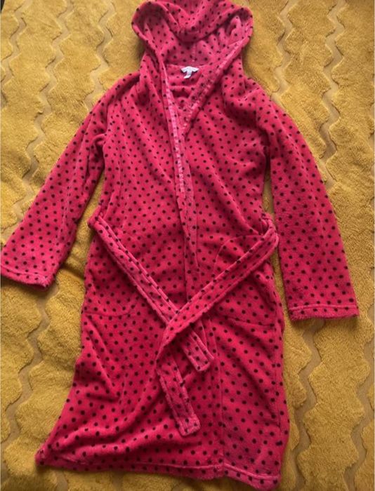 Жіночий халат червоного кольору