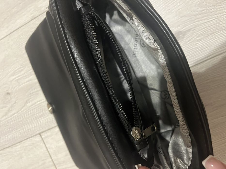 Жіноча чорна сумочка