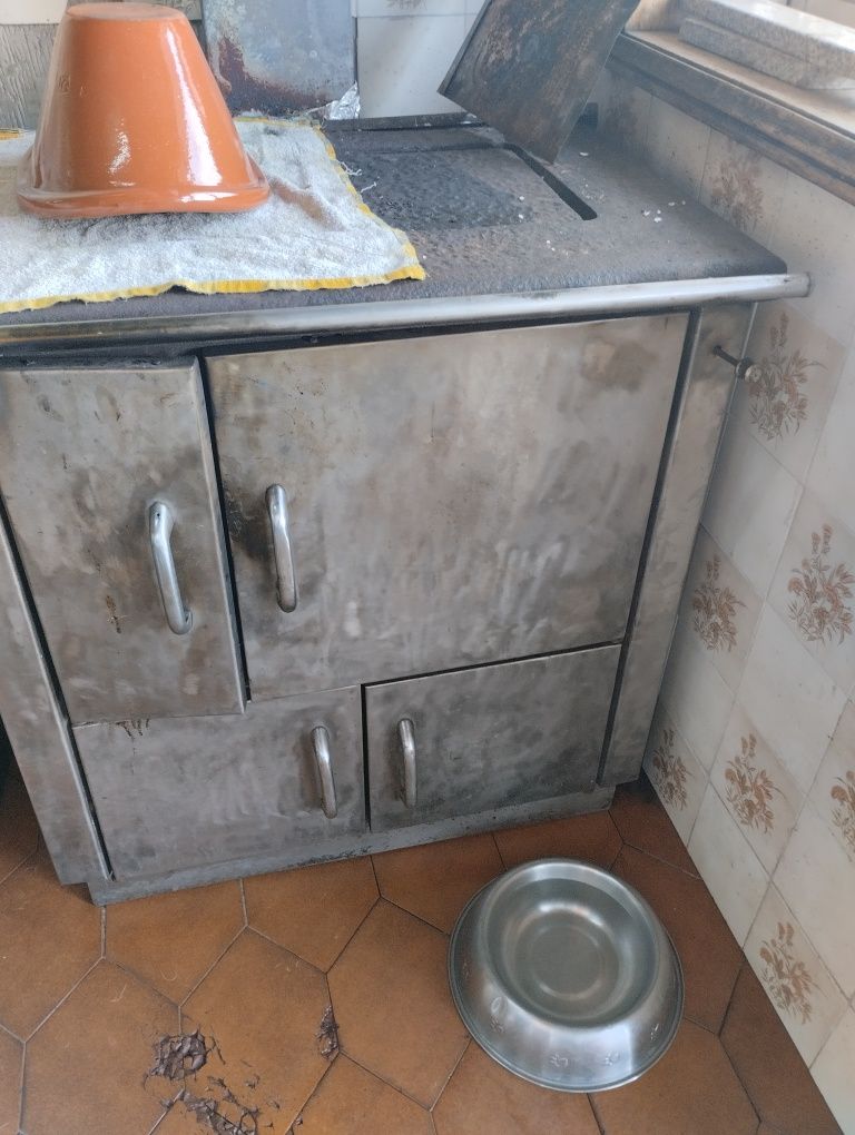 Vendo fogão a lenha