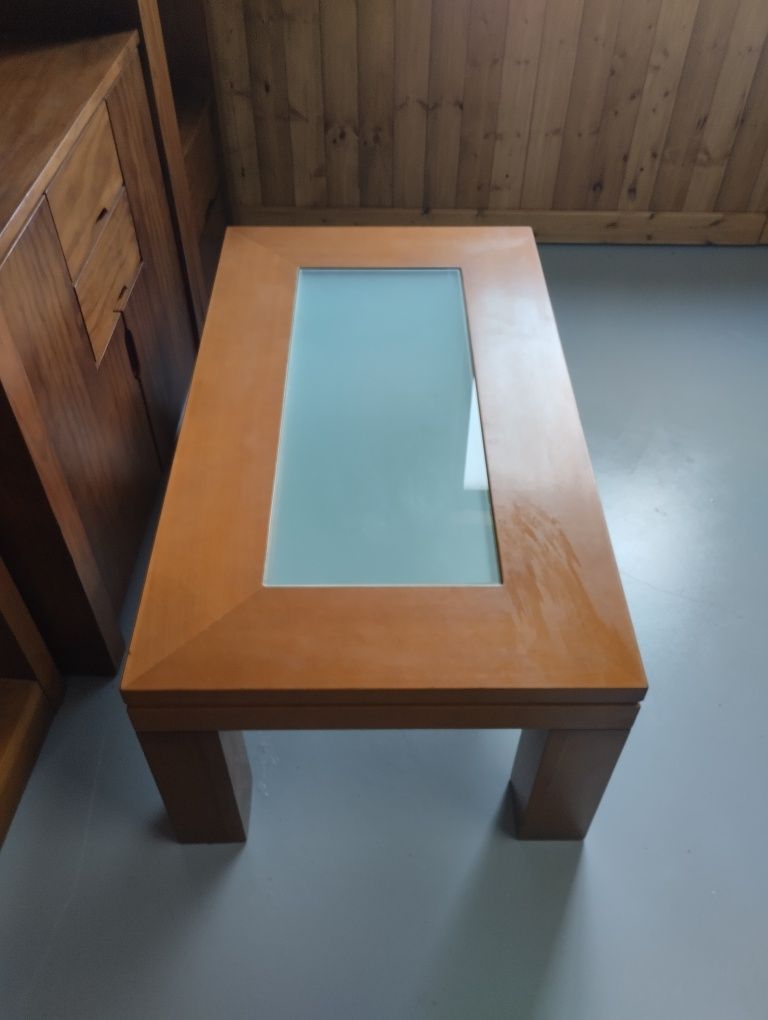 Mesa de centro em madeira maciça
