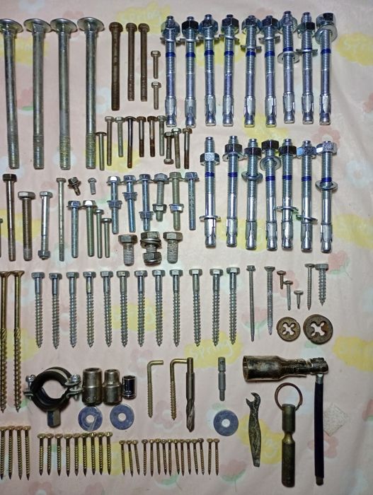 Лот крепежных изделий (б/у)
