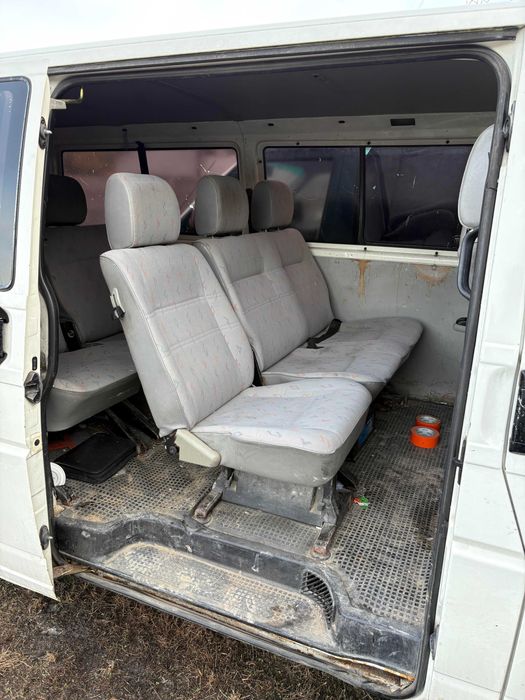 Sprzedam samochód VW T4 2,5TDi 9 osobowy