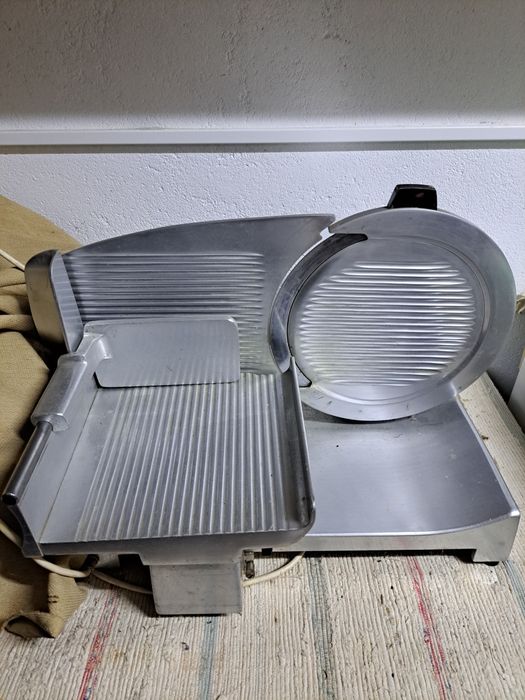 Maquina Industrial (corte de fiambre, queijo e afins)