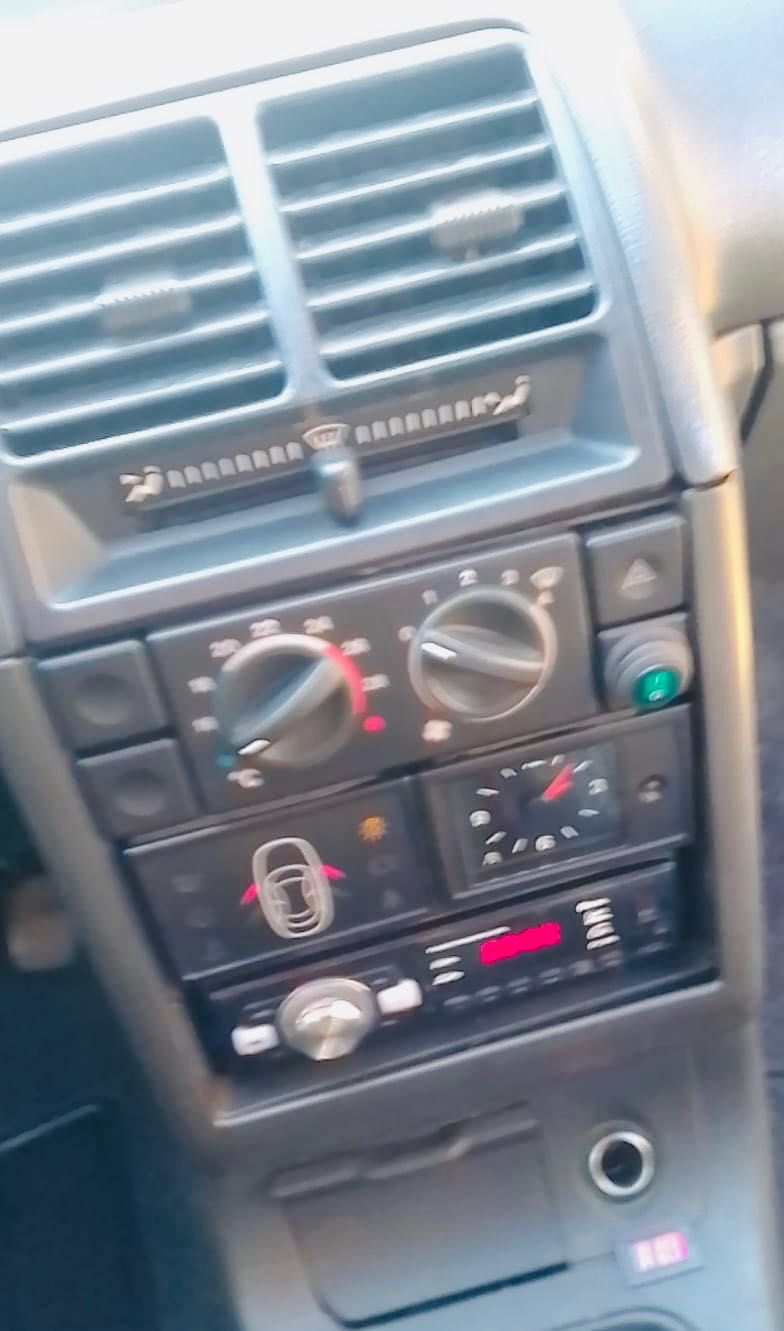Автомобиль Лада 2112