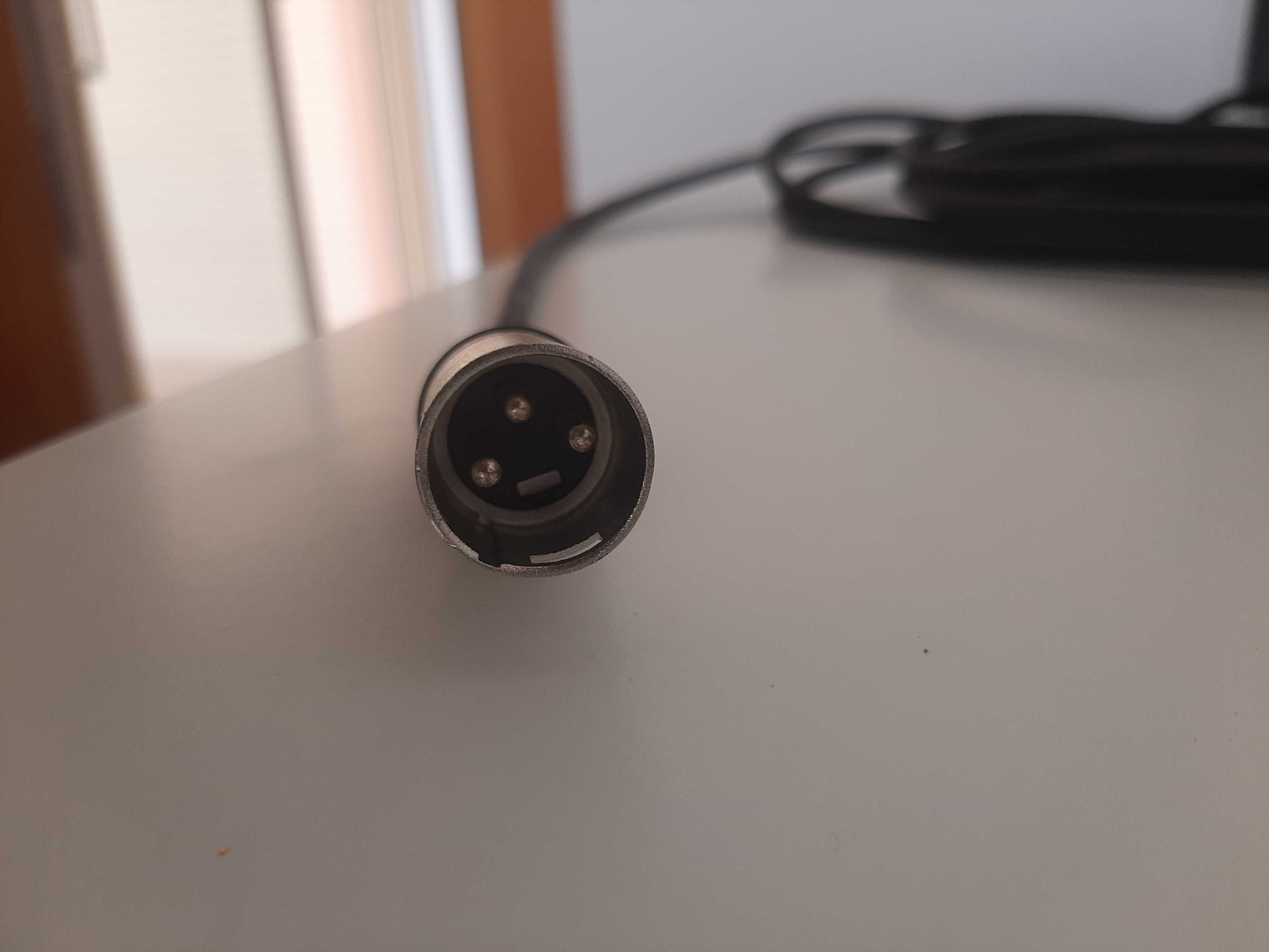 Suporte de microfone e microfone de fio