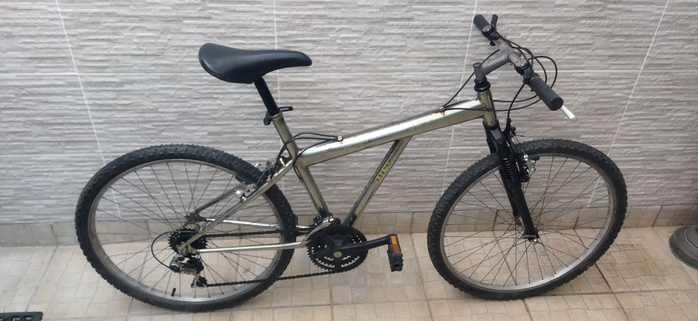 Bicicleta BTT antiga.