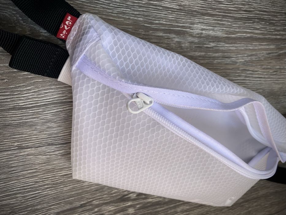 Бананка LEVIS Originals