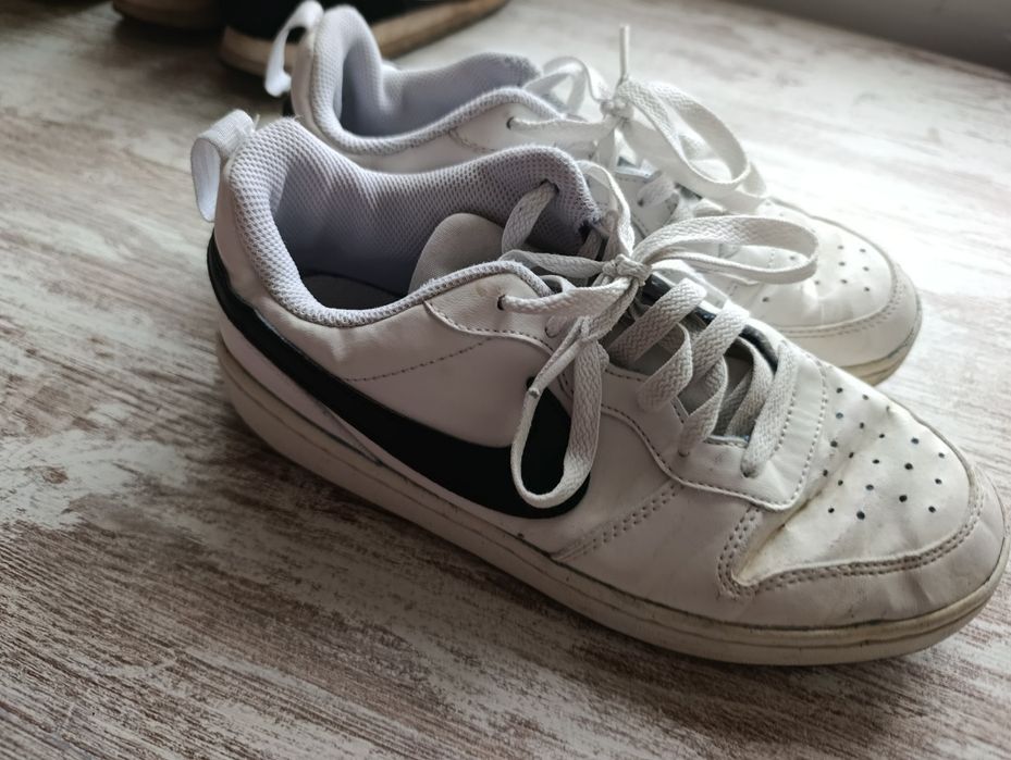 Vendo sapatilhas Nike brancas tamanho 38 vendo pois já não me serve