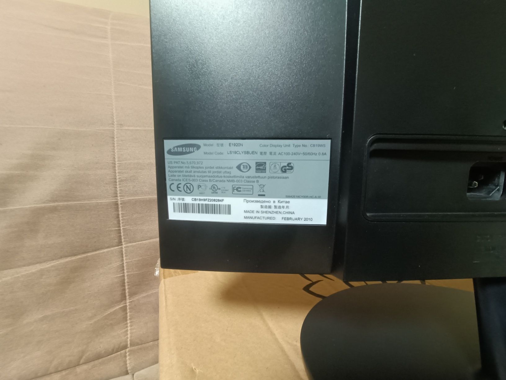 Monitor Samsung SyncMaster E1920 18,5 " 1366 x 768 px z kablem do HDMI