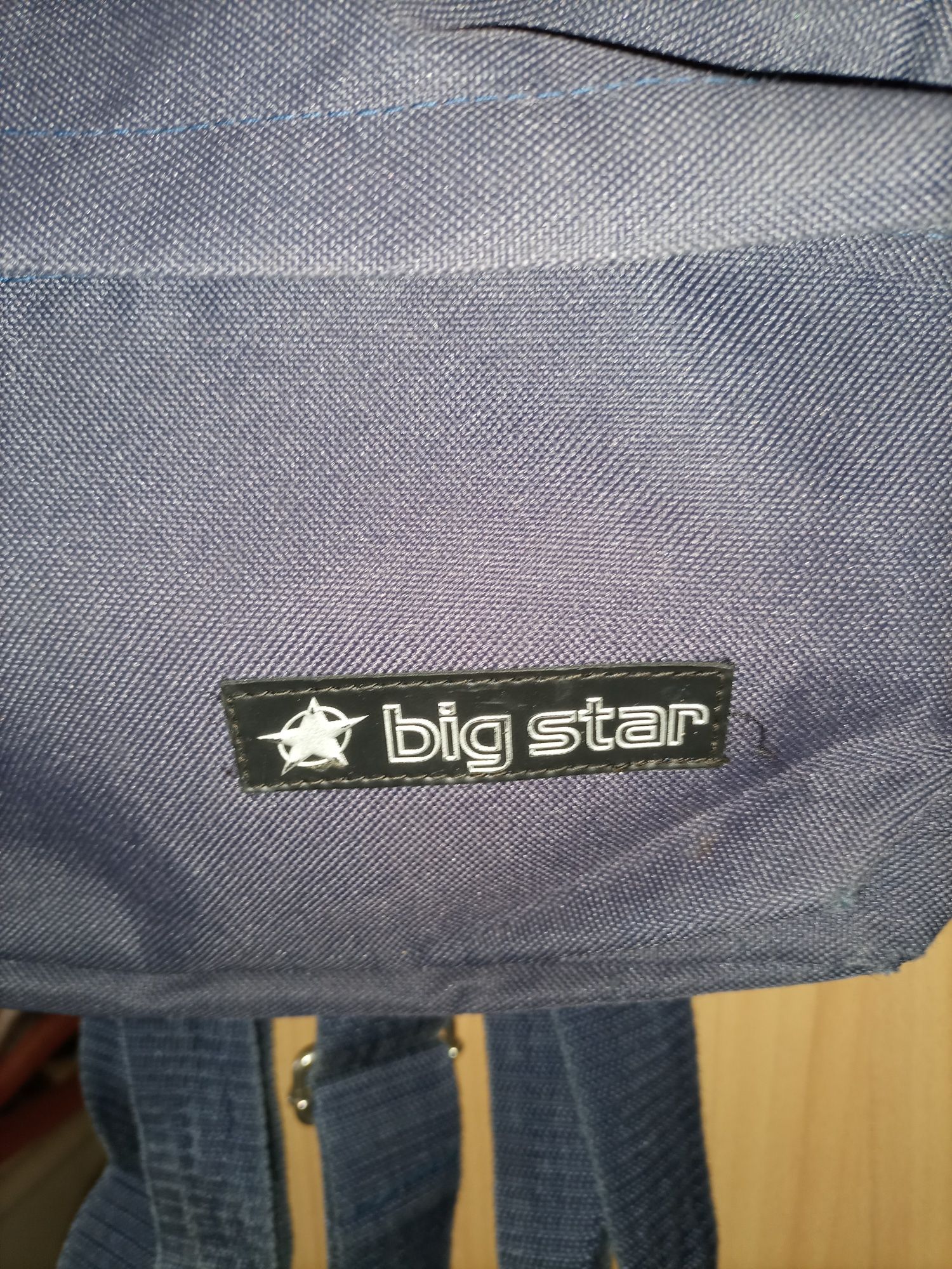 Mała zgrabny podręczny plecak Big Star.