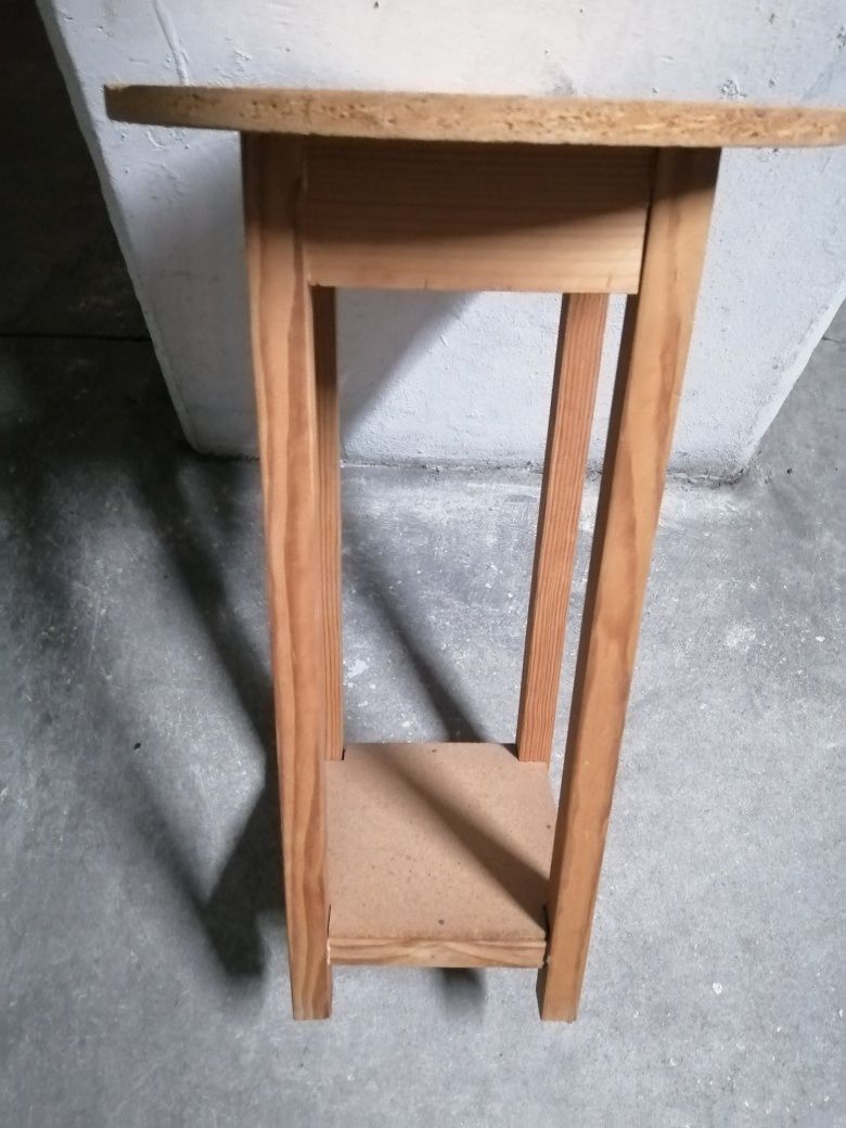 Mesa de camilha pequena