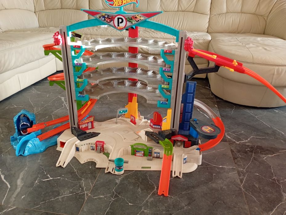 Іграшка,паркінг Hot Wheels