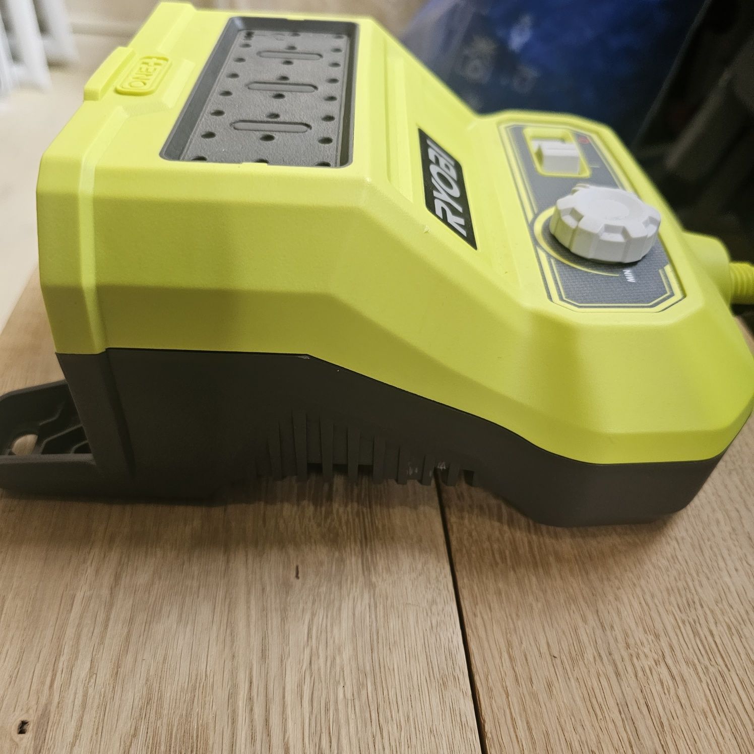 Гравер аккумуляторний Ryobi ONE+ R18RT-0