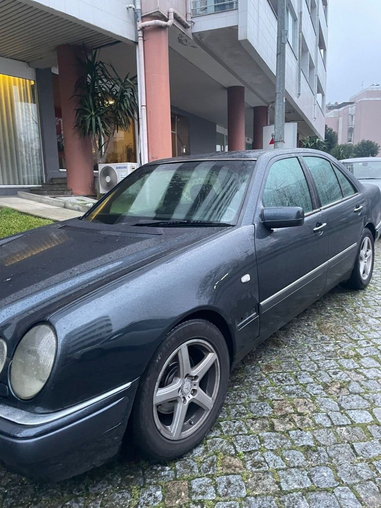 Vendo Mercedes-Benz