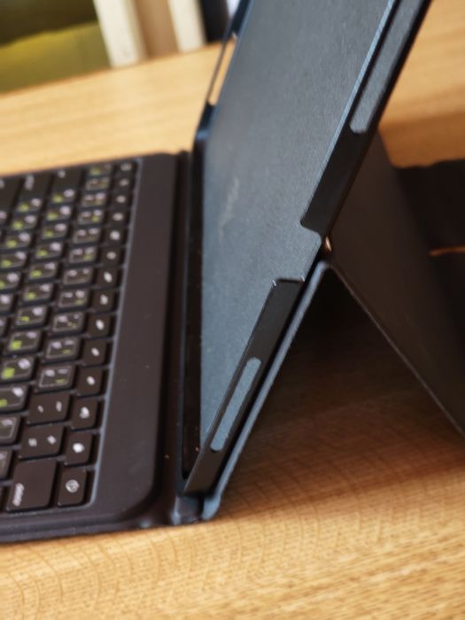 ESR чохол клавіатура iPAD 12,9' 5 and 6 gen