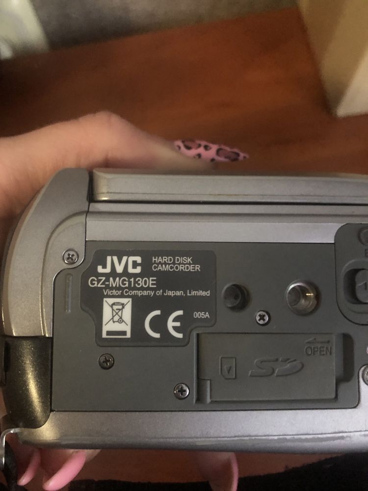 Видеокамера JVC GZ-MG130EZ