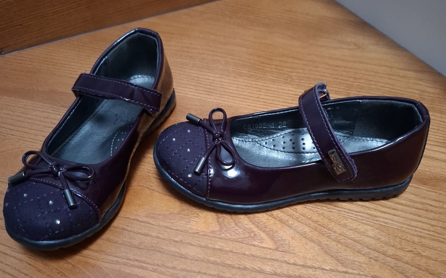 Buty dla dziewczynki roz.28 .Stan Bdb.