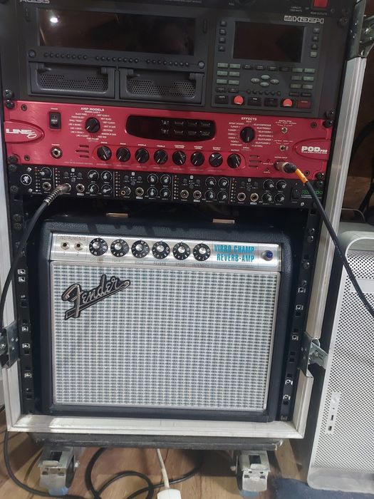 Amplificador Fender Vibro champ ( como Novo)