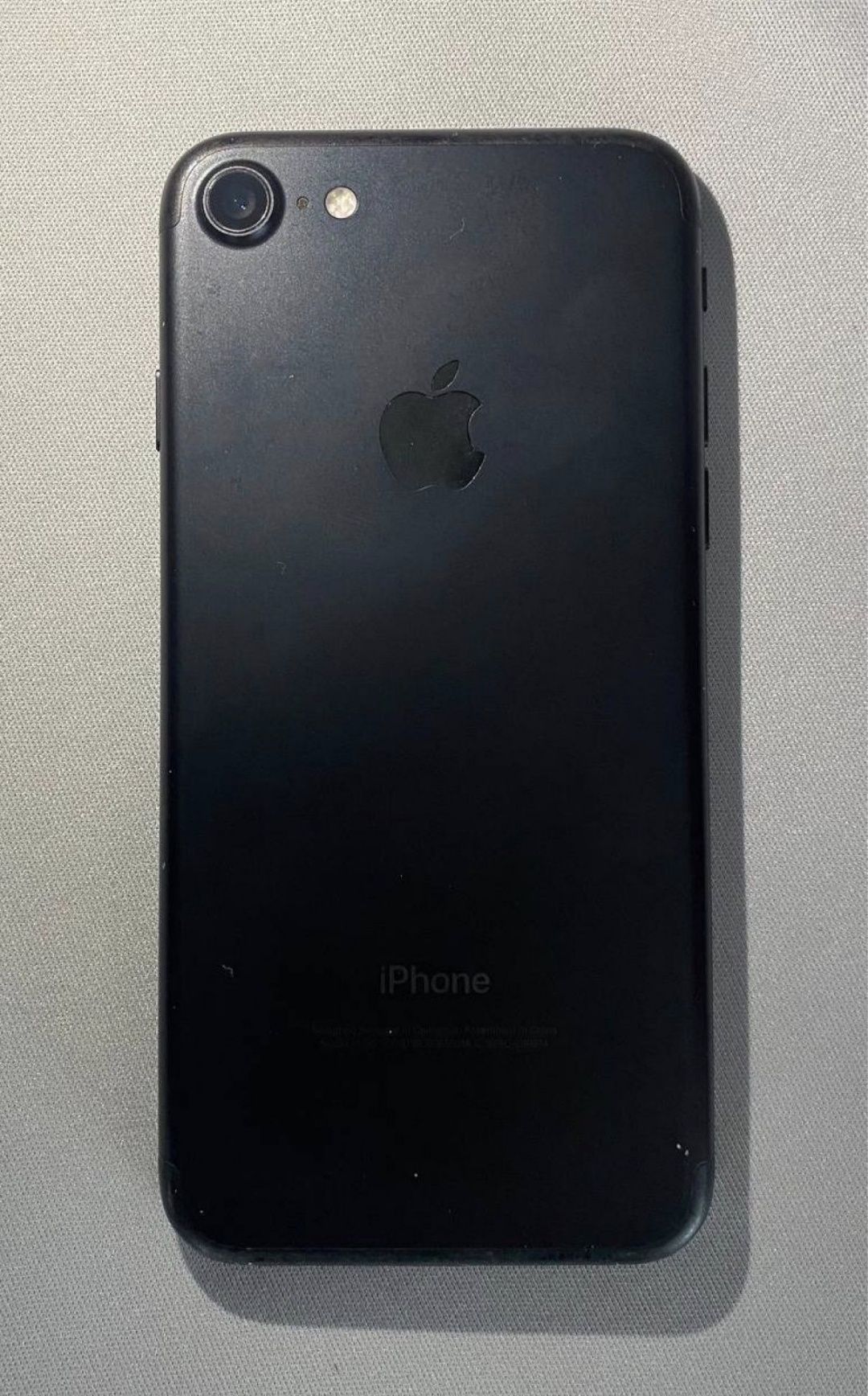 iPhone 7 128gb продам айфон в нормальном состоянии. Все видно на фото.