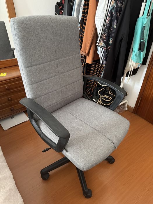 Cadeira de escritorio usada