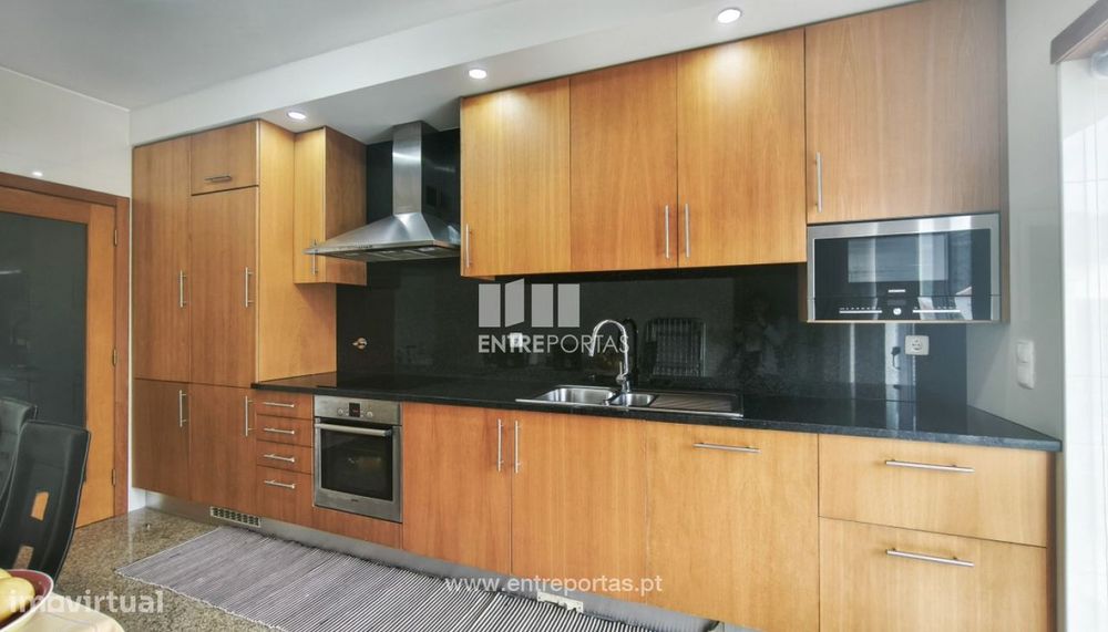 Venda de Apartamento T2 com varanda ampla, Meadela, Viana do Castelo.